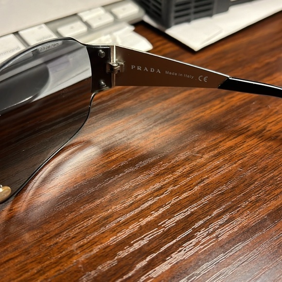 PRADA Sunglasses Black Metal Women Triangle Logo Aviator SPR 601 1BC-3M1 115 3N - Picture 5 of 12